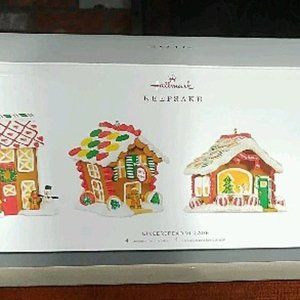 2018 Hallmark Keepsake Gingerbread Village Set of 4, Magic Cord, New in Box